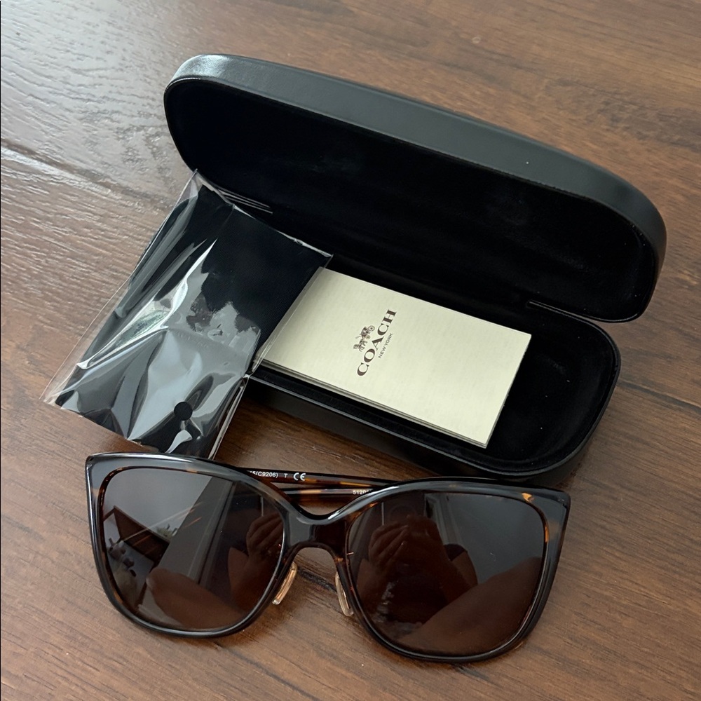 Coach Brown Sunglasses with Case 🕶️